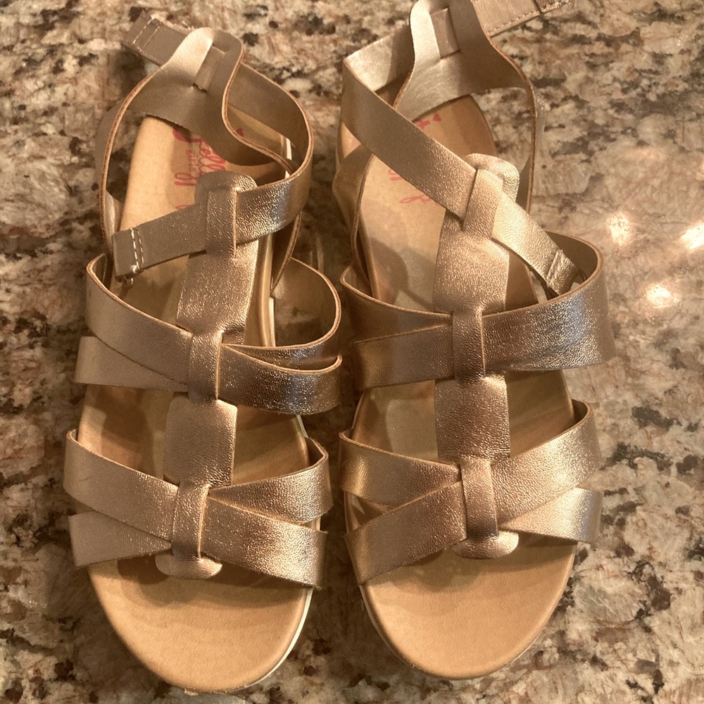 Girls Sandals. Rose Gold. Size 2. EUC